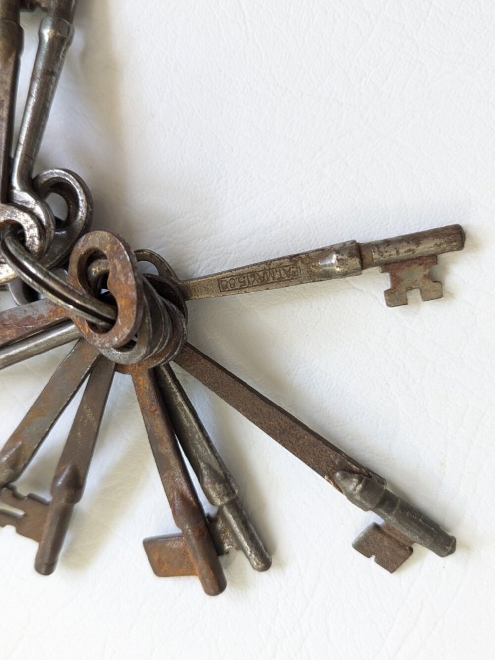 Lot of 15 Vintage And Antique Iron Skeleton Keys Sargent Corbin - Picture 5 of 6